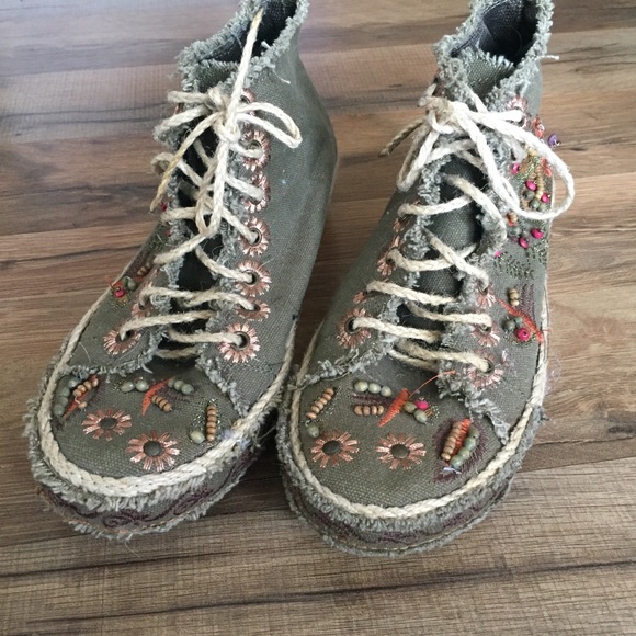 Dollhouse Shoes - Dollhouse embroidered beaded green size 7